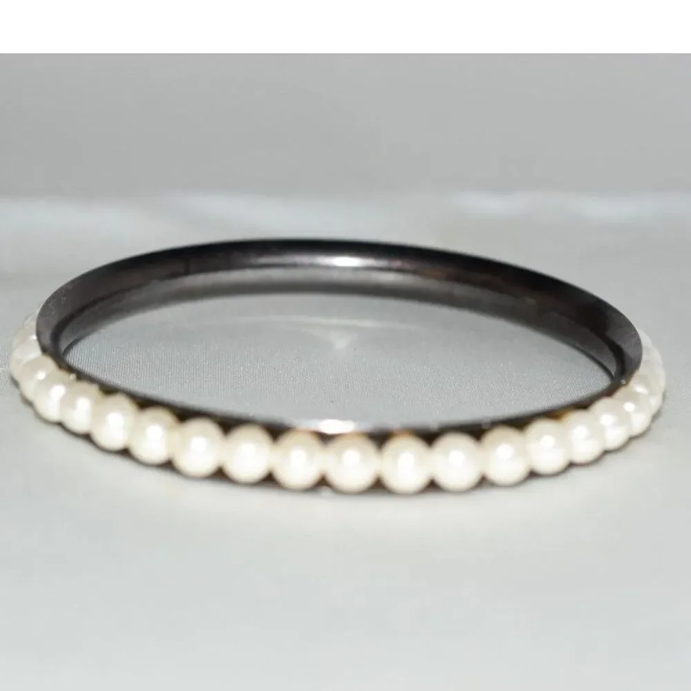 Vintage 1960's Eternity Faux Pearl Black Metal 7' Bangle Party Cottage Bracelet